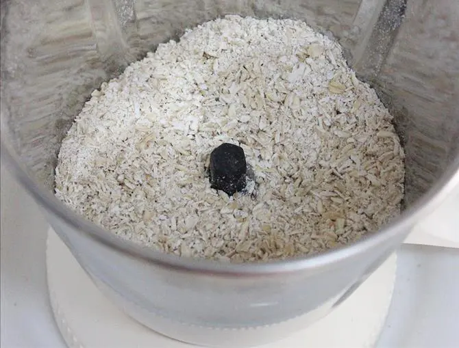 blending in a blender to powder for oats laddu
