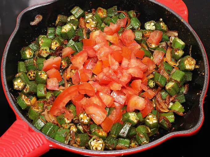 adding tomatoes to make ladies finger curry