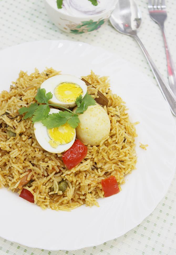 Egg biryani recipe | How to make easy egg biryani in pressure cooker