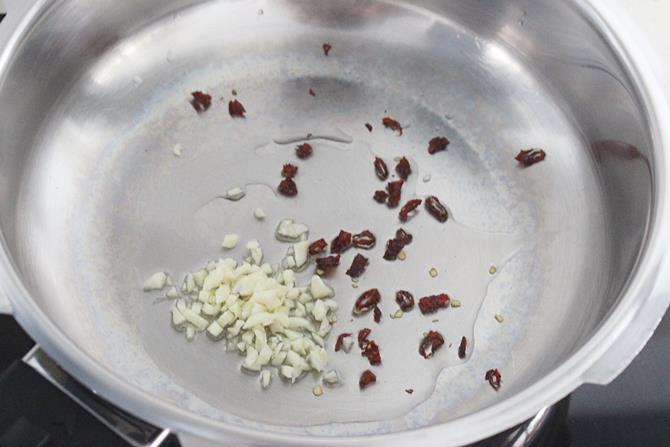 sauteing garlic for pizza sauce recipe