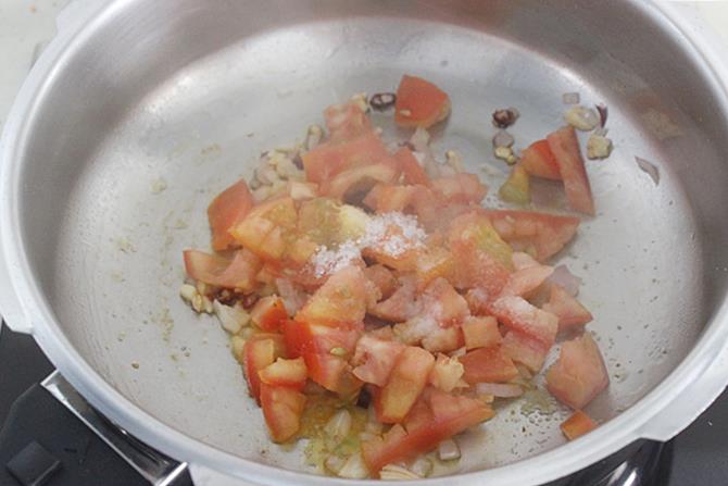 frying onions for pizza sauce recipe