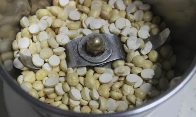 powdered fried gram in jar for making sagu recipe