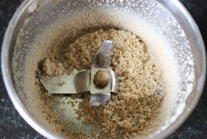 blending poppy seeds in mixer for making andhra chicken curry recipe