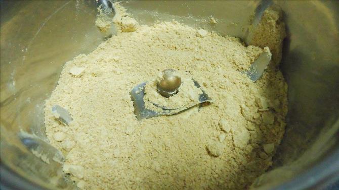 powdering fenugreek mustard