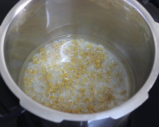 soak dal rice to make Khichdi recipe for babies