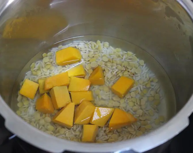 chopped veggies in Khichdi recipe for babies