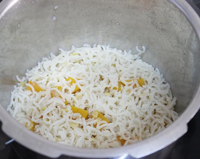 mashed rice in Khichdi recipe for babies