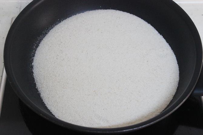 roasting rava for banana sheera