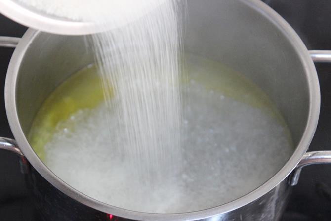semolina pouring for banana sheera