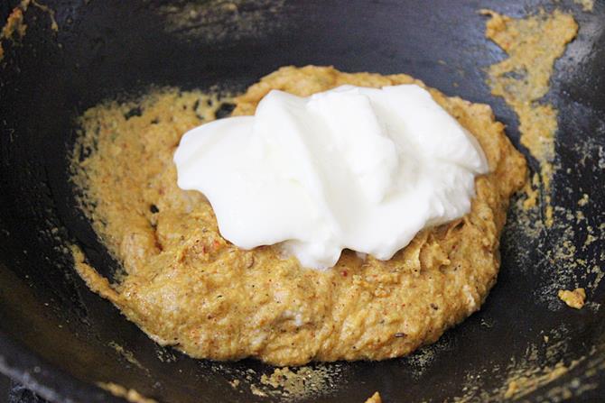 addition of curd to make shahi paneer