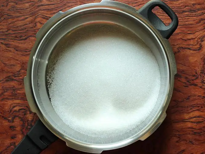 Adding sugar for sugar syrup