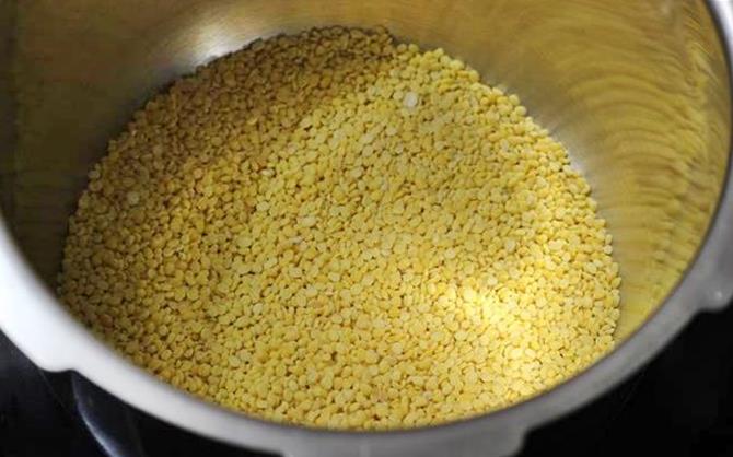 roasting dal to make pongal