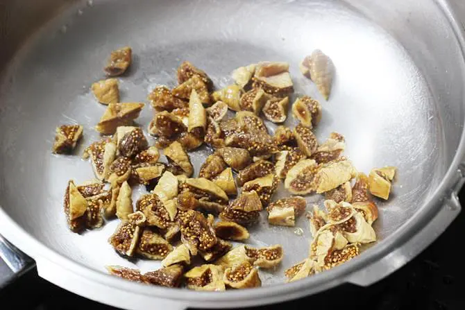 sprinkling water to figs to soften for making anjeer barfi recipe