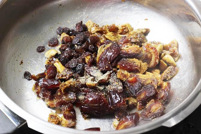 addition of dates, raisins to make anjeer barfi recipe