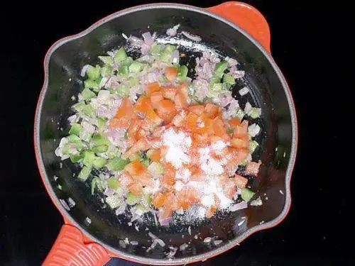 frying tomatoes with masala