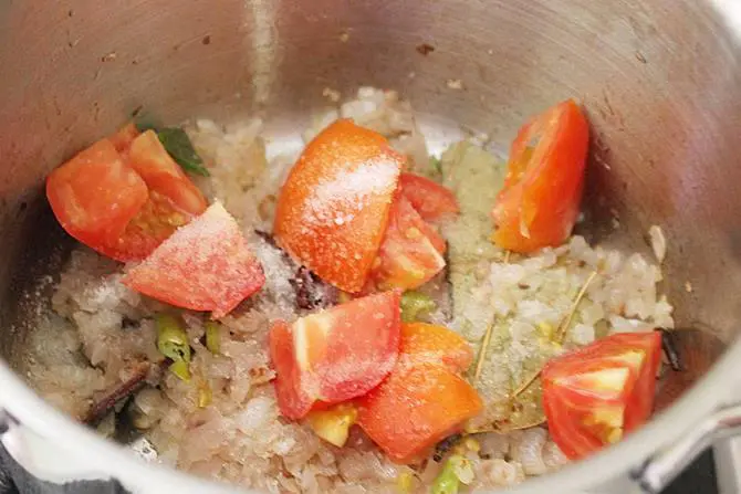 addition of tomatoes to make soya chunks kurma