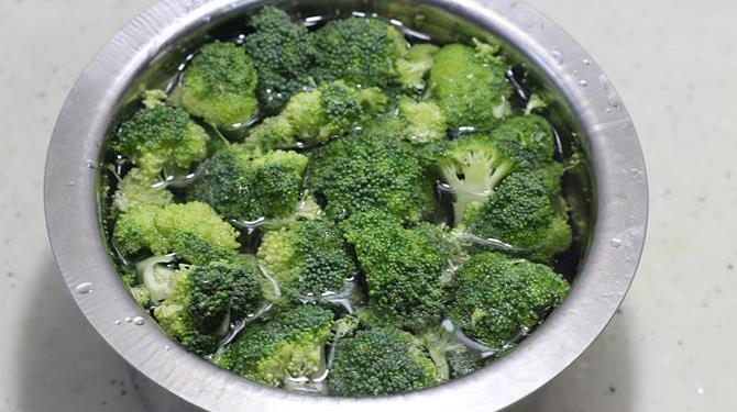 how to clean broccoli