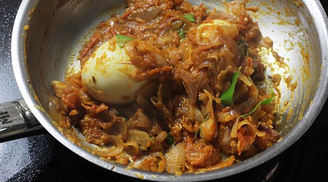 moist masala for egg roast