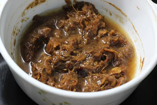 soaking tamarind paste with more water