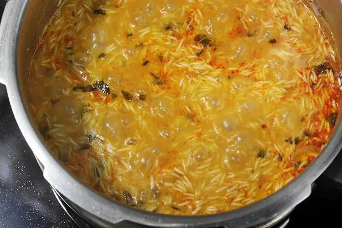 cooking kuska rice in pressure cooker