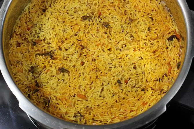 plain biryani rice fluffed up