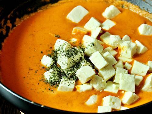 adding paneer kasuri methi to make paneer butter masala