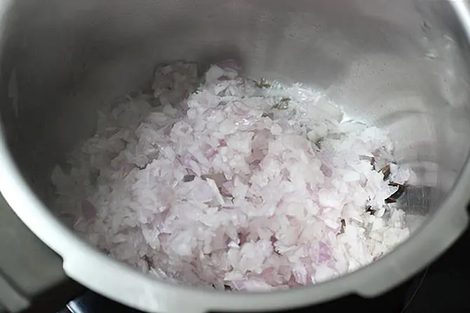 frying onions in oil