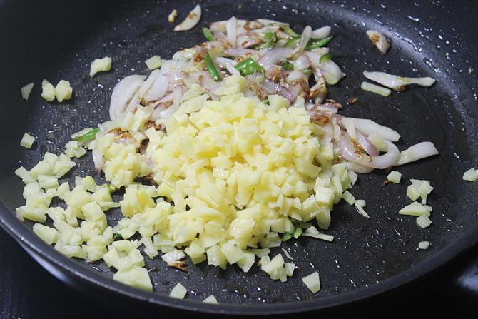 addition of aloo to the onion masla for potato sandwich