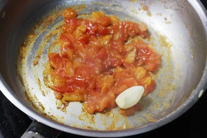 frying tomatoes