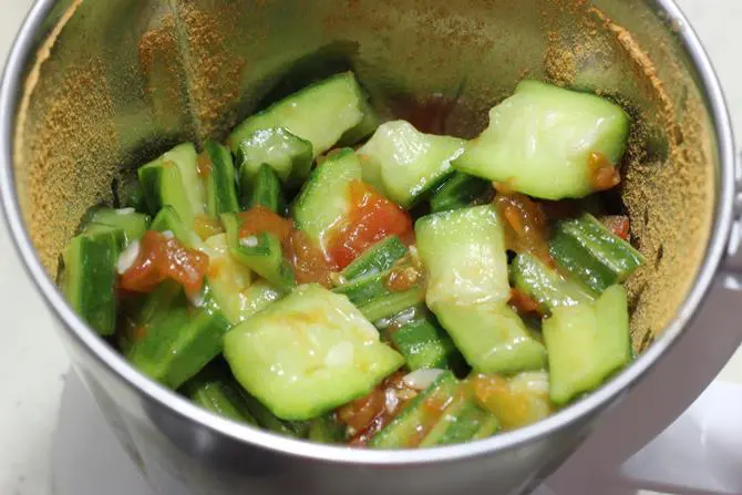 blending ingredients to make ridge gourd chutney