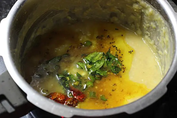 mixing sorakaya pappu with tamarind