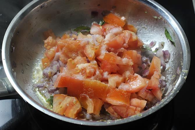 addition of chopped tomatoes to pan to make pepper chicken recipe