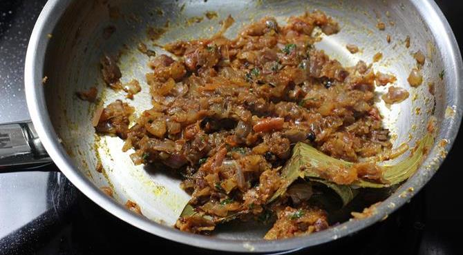 fried onion tomato mixture for queema