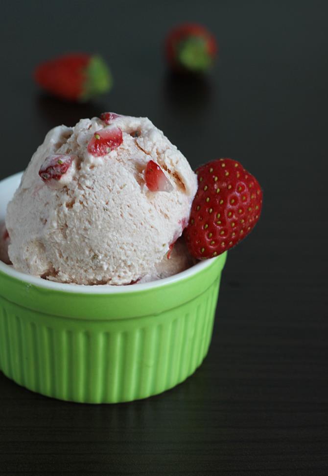 vegan strawberry ice cream recipe with almonds