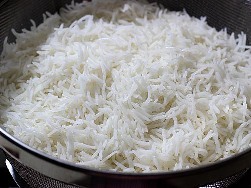 Cooling cooked basmati rice