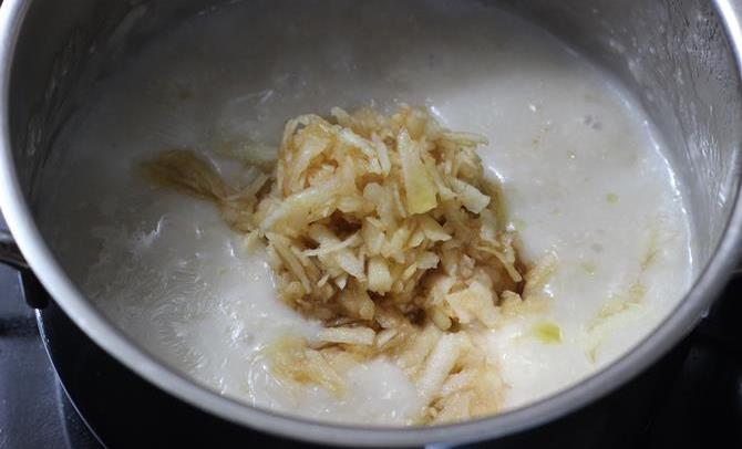 addition of fruit for apple oats porridge for baby