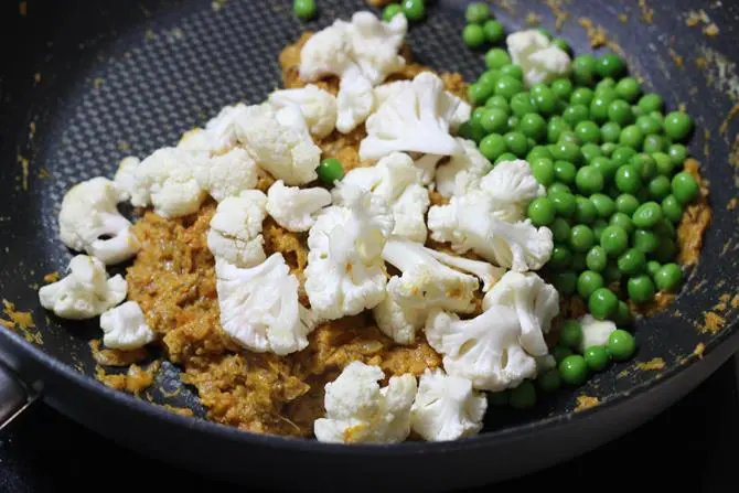 addition of peas to gobi kurma