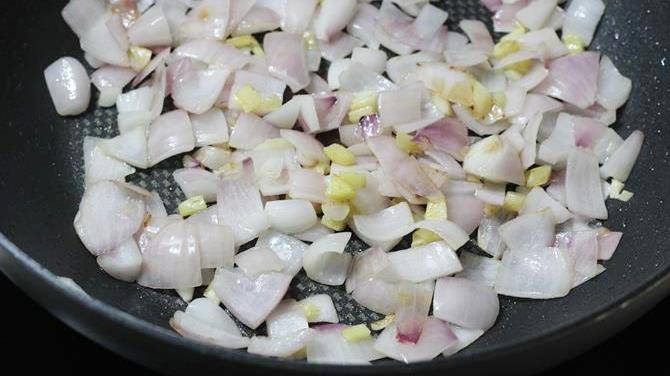 frying onions for methi paneer recipe