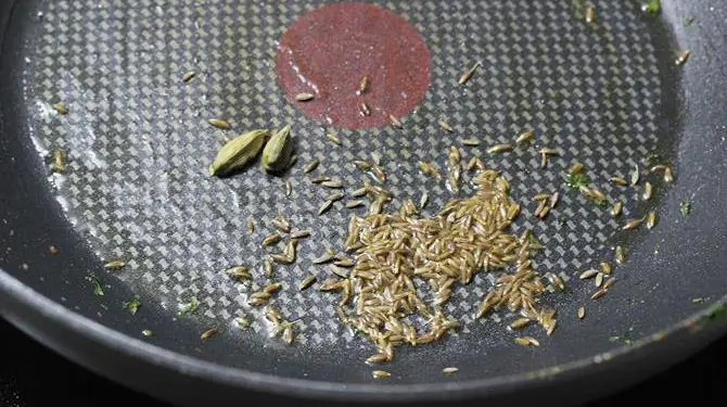 saute spices for methi paneer recipe
