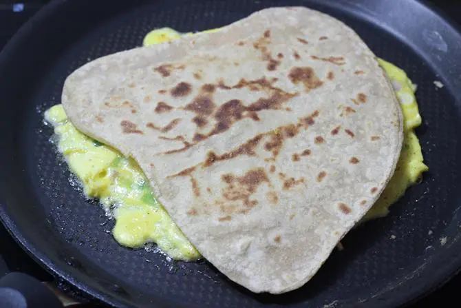 layering eggs on anda paratha recipe