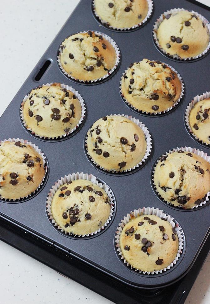 baking chocolate chip muffins recipe