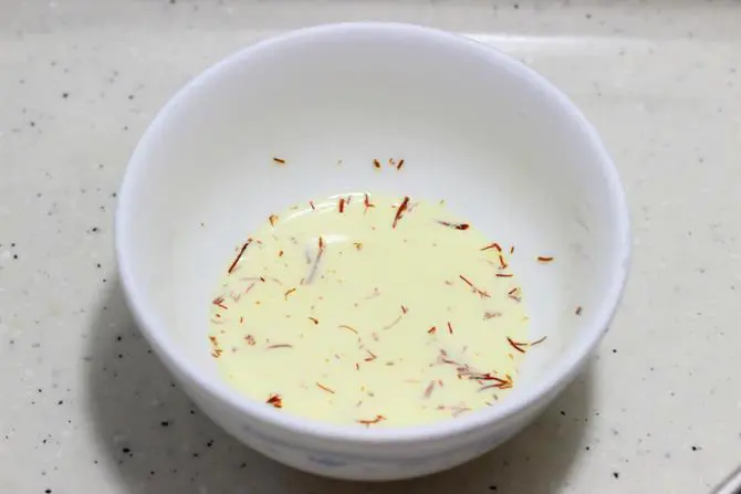 preparing saffron milk for fish dum biryani recipe