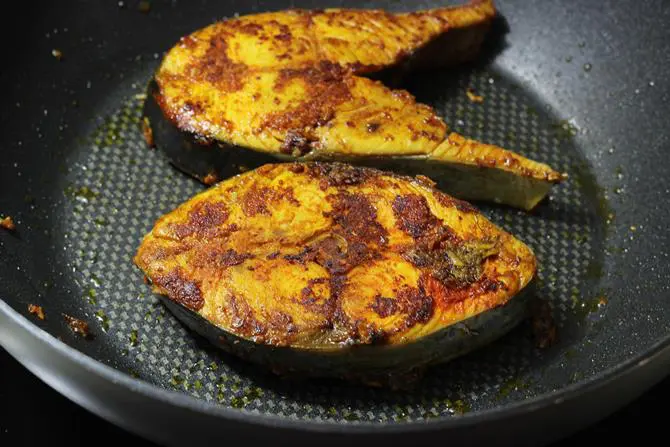 roasting fish for hyderabadi fish biryani recipe