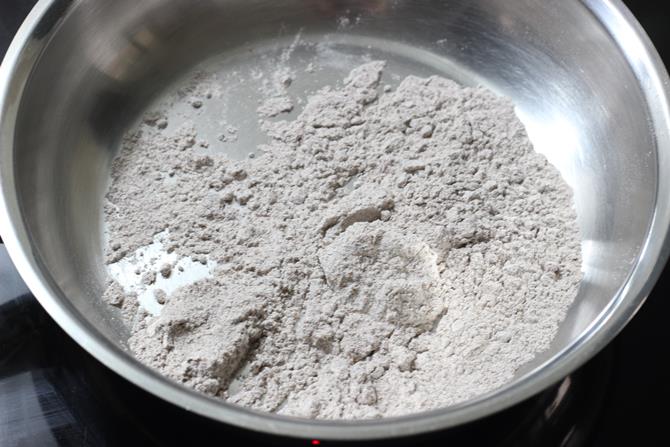 addition of flour for ragi porridge for babies