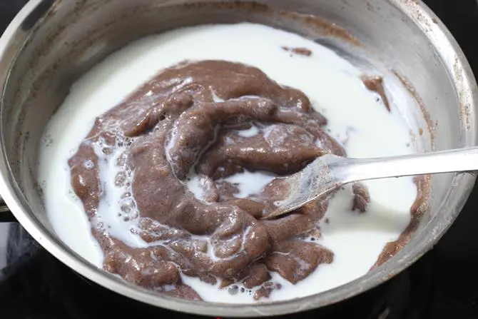 addition of formula milk to thin down ragi porridge for babies