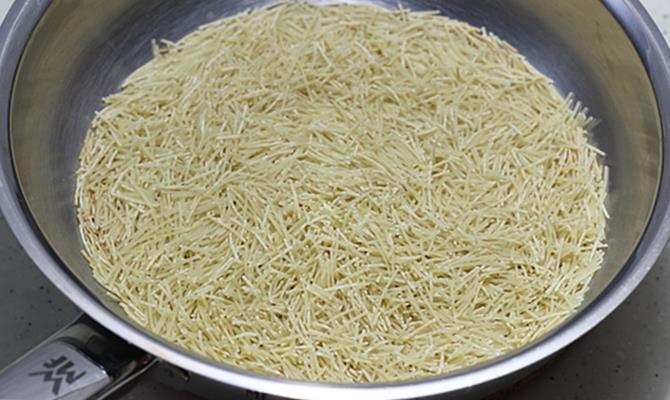 dry roasting vermicelli for semiya biryani recipe