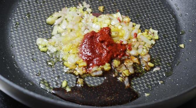 addition of sauce for chicken fried rice