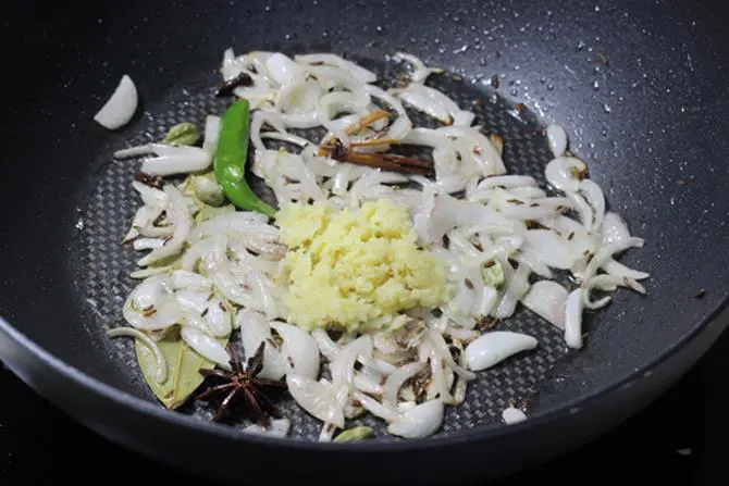 frying ginger garlic paste