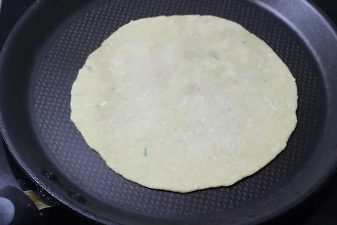 toasting lauki paratha