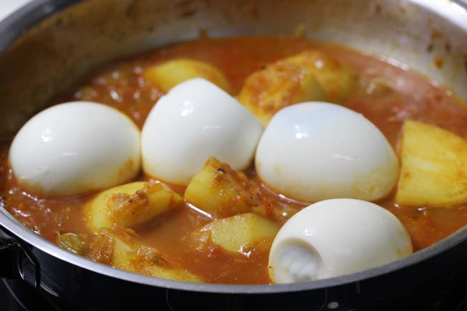 Aloo Anday  Potato Egg Curry    Swasthi s Recipes - 46